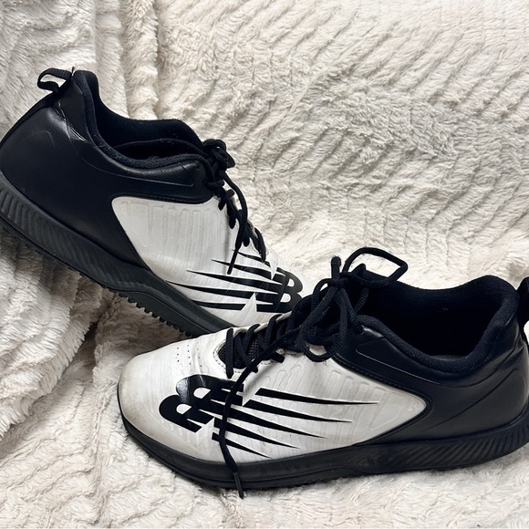 New Balance Women's Black & White Turf Training Athletic Sneakers Size US 10 - Picture 1 of 14